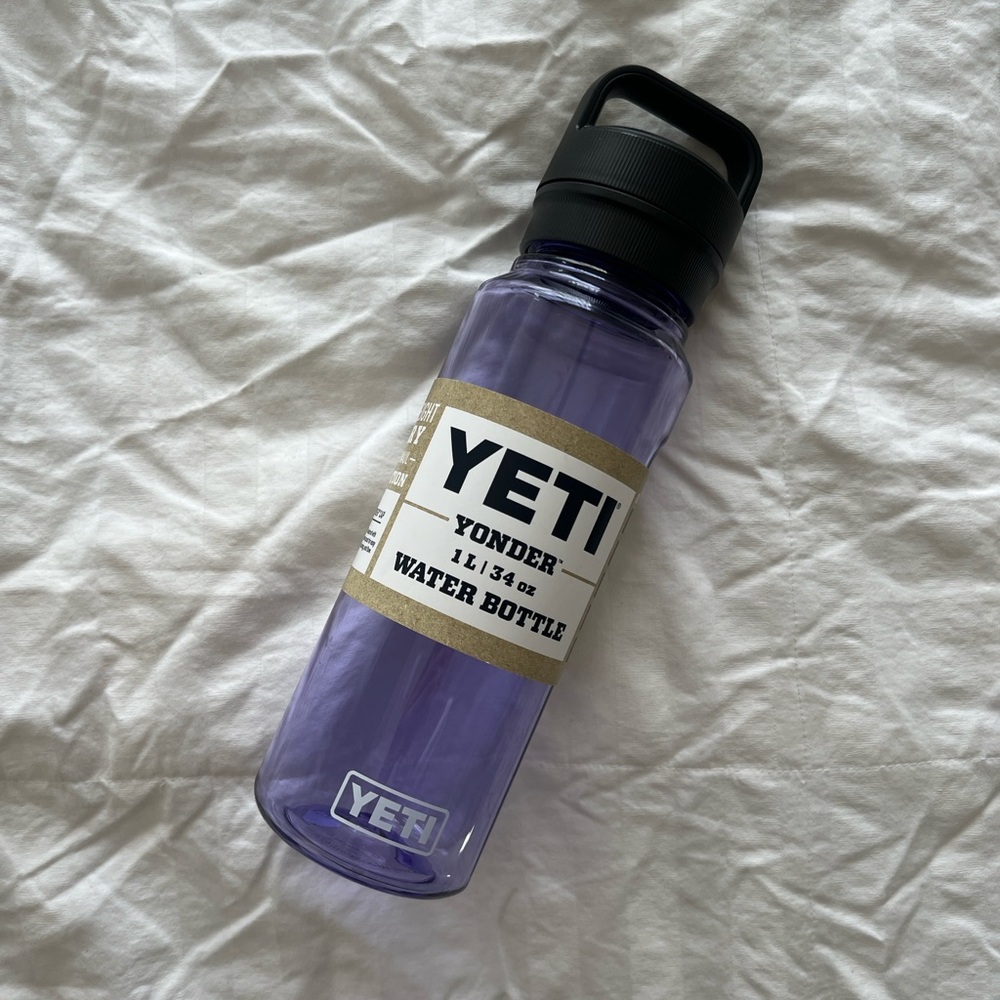 Yeti 32 oz. - unused still with original stickers and packaging